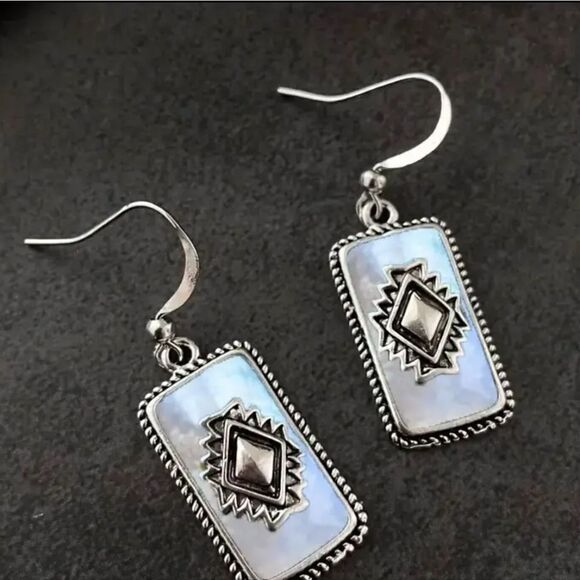 Boho western white gold plated rectangular earrings - Picture 4 of 9